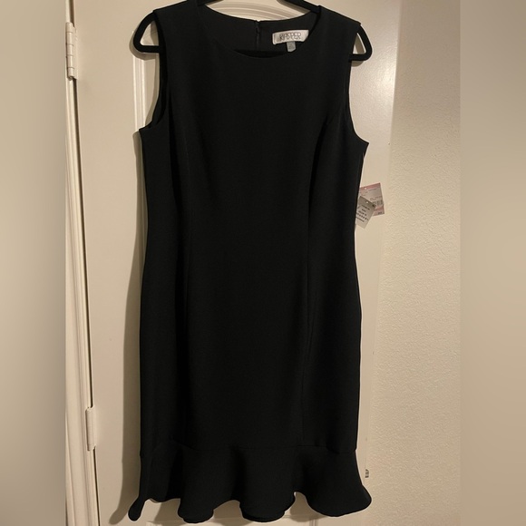 Kasper Sleeveless Black Dress
NWT - Picture 5 of 6